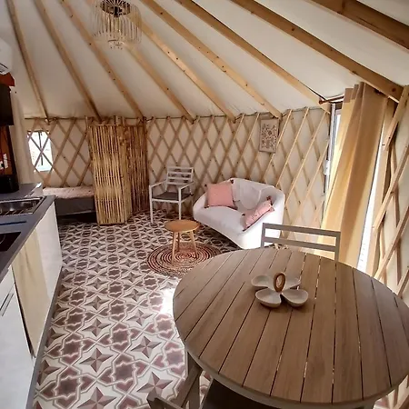 Yourte - Terracotta - Climatisee -les Belles Ouvrieres Clermont-Creans